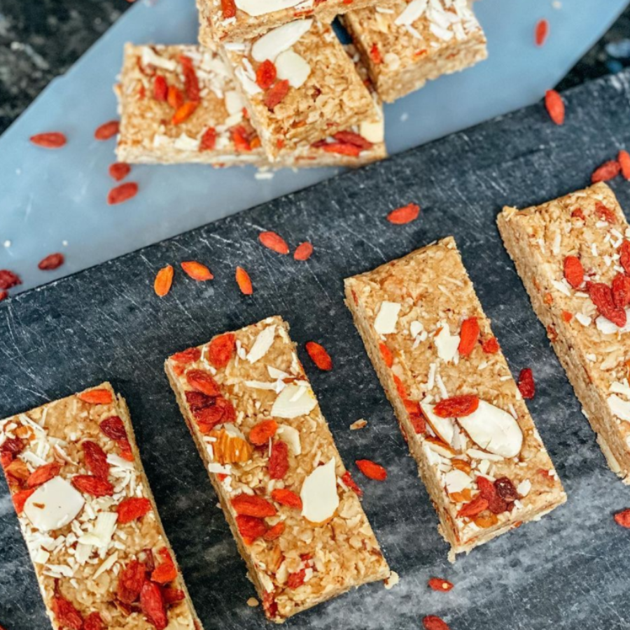 fibre rich homemade goji oat bars 